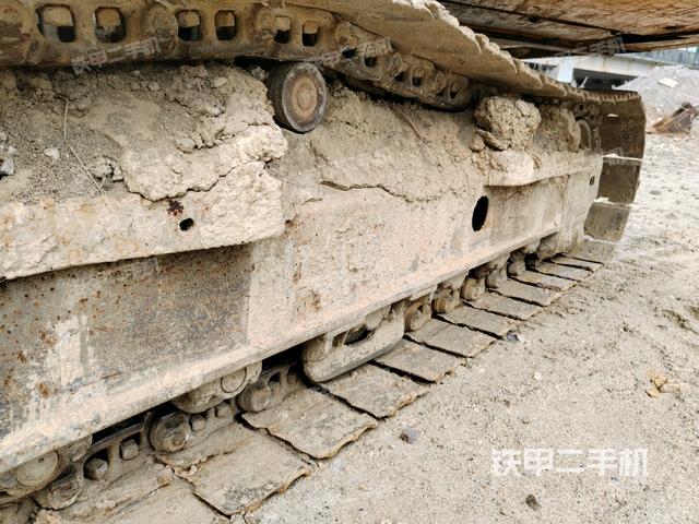 右驅(qū)動輪（行走機(jī)構(gòu)）