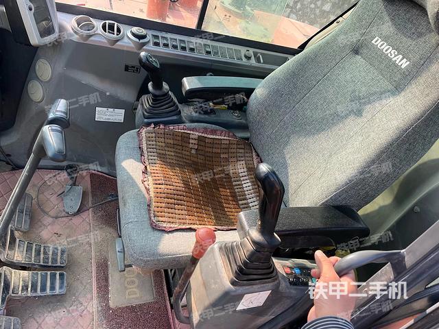 駕駛室整體（整機(jī)外觀）