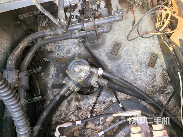 中央回轉(zhuǎn)接頭特寫（上車部件）