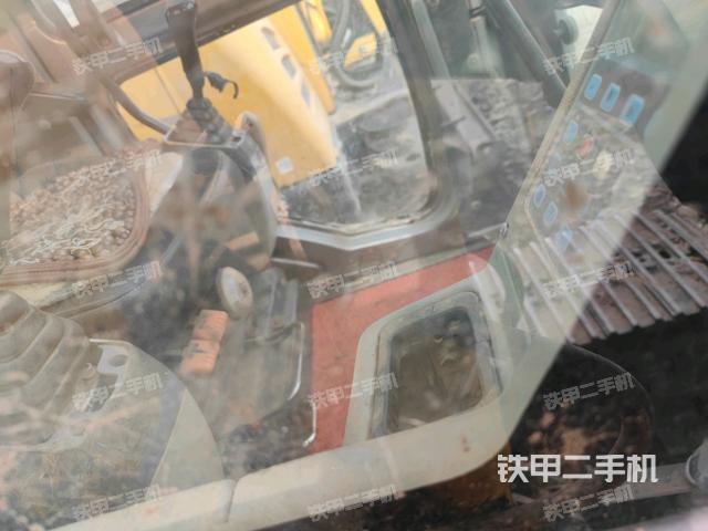 后窗玻璃角標(駕駛室部分) 后窗玻璃角標(駕駛室部分)
