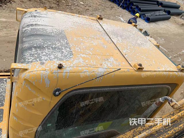 駕駛室頂部(整機(jī)外觀) 駕駛室頂部(整機(jī)外觀)