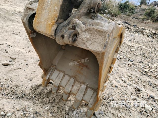 鏟斗右后整體（工作和回轉(zhuǎn)裝置）