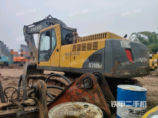 沃尔沃EC240B挖掘机的设备实拍-第3张实拍照片