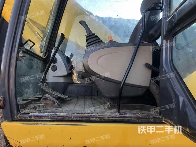 駕駛室整體(整機外觀) 駕駛室整體(整機外觀)