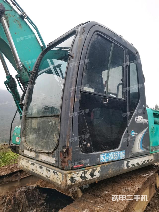 駕駛室左后45度(駕駛室部分) 駕駛室左后45度(駕駛室部分)