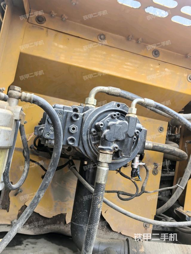 液壓泵斜45?右（大件艙室）