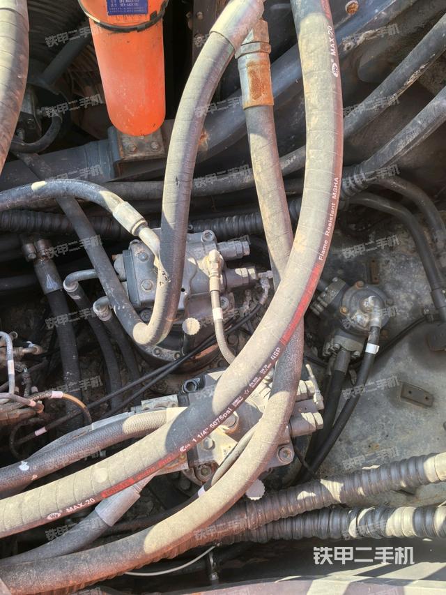 回轉(zhuǎn)馬達（上車部件）