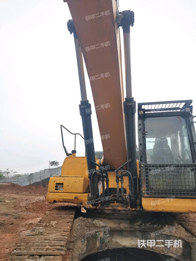 大臂油缸整體?豎拍（工作和回轉(zhuǎn)裝置）