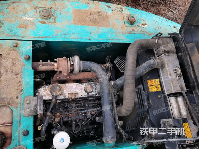 氣門(mén)室蓋螺絲特寫(xiě)(上車(chē)部件) 氣門(mén)室蓋螺絲特寫(xiě)(上車(chē)部件)