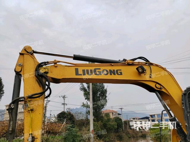 小臂整體左后(工作和回轉(zhuǎn)裝置) 小臂整體左后(工作和回轉(zhuǎn)裝置)