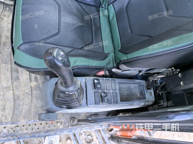 座椅左側(cè)控制臺/音響/含左手柄（駕駛室部分）