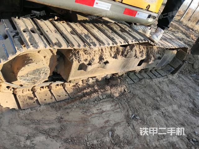 右側(cè)履帶整體?(行走機(jī)構(gòu)) 右側(cè)履帶整體?(行走機(jī)構(gòu))
