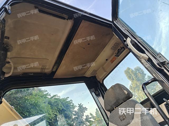 驾驶室顶部（整机外观）