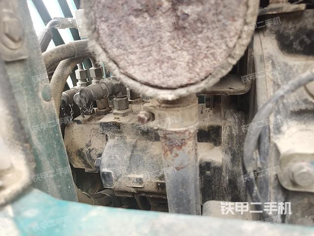 液壓泵艙室正面整體（整機外觀）