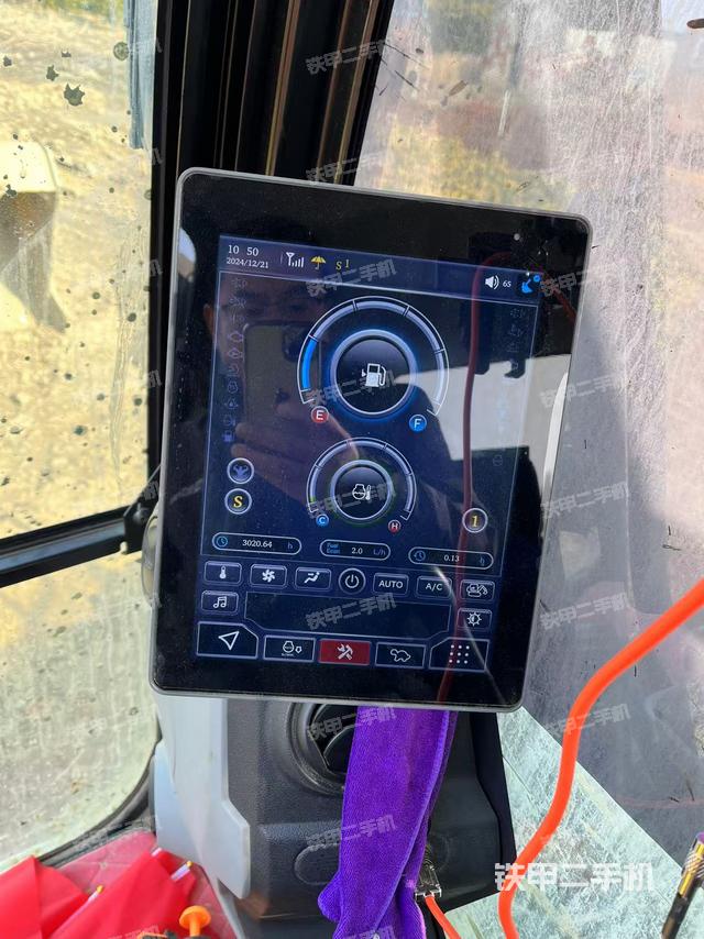 駕駛室整體(整機外觀) 駕駛室整體(整機外觀)