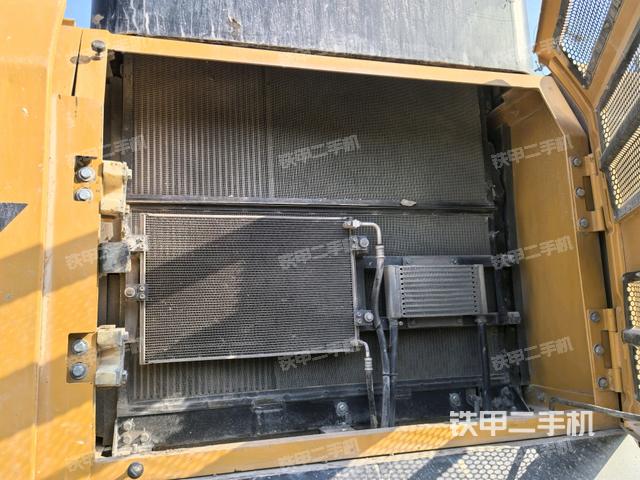 散熱器正面(大件艙室) 散熱器正面(大件艙室)