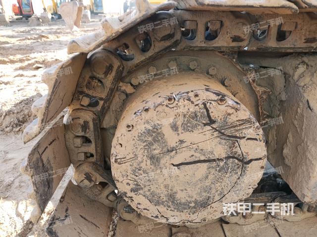 右驅(qū)動輪（行走機構(gòu)）