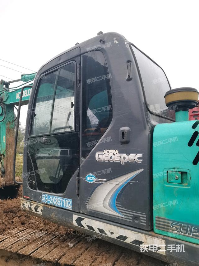 駕駛室左前45度(駕駛室部分) 駕駛室左前45度(駕駛室部分)