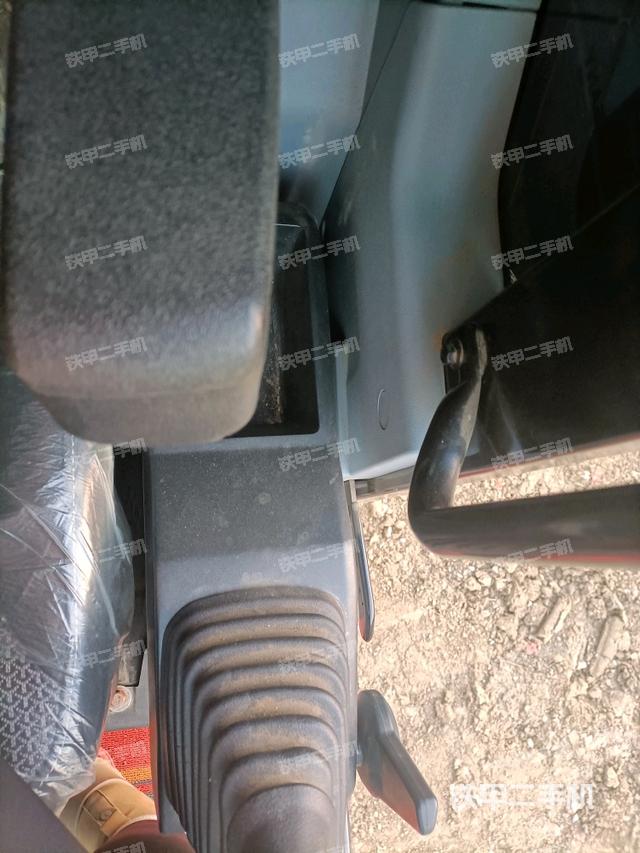 座椅左側(cè)控制臺/音響/含左手柄（駕駛室部分）