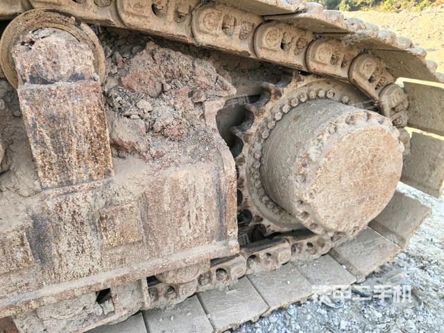 右驅(qū)動輪（行走機構(gòu)）