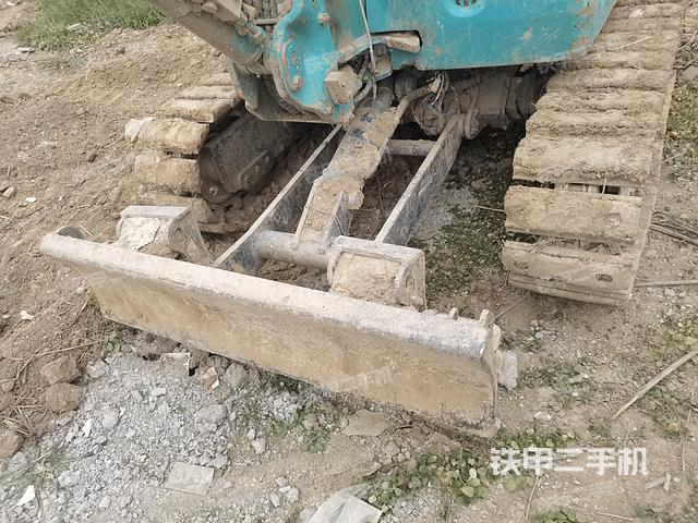 駕駛室頂部（整機外觀）