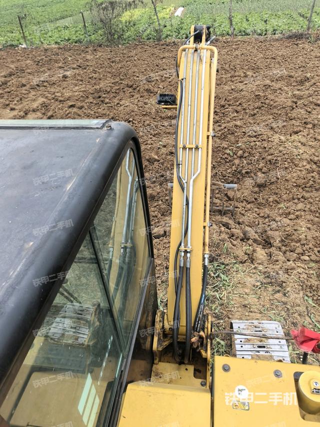 大臂背部俯視(工作和回轉(zhuǎn)裝置) 大臂背部俯視(工作和回轉(zhuǎn)裝置)