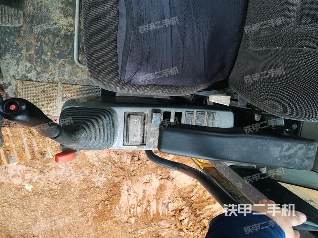 座椅左側(cè)控制臺/音響/含左手柄（駕駛室部分）