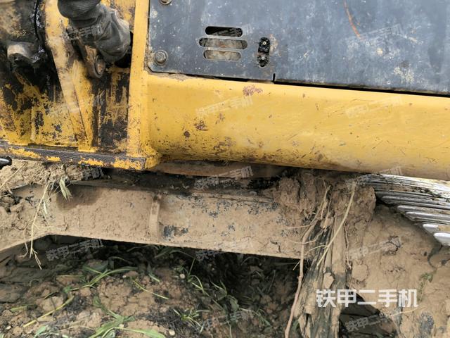 轉(zhuǎn)盤和下車架正前(工作和回轉(zhuǎn)裝置) 轉(zhuǎn)盤和下車架正前(工作和回轉(zhuǎn)裝置)