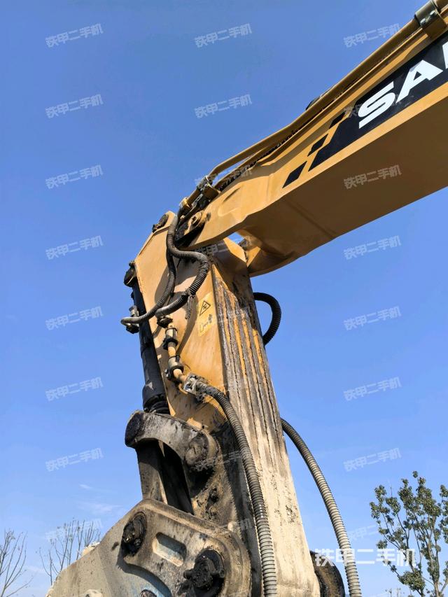 小臂整體左后(工作和回轉(zhuǎn)裝置) 小臂整體左后(工作和回轉(zhuǎn)裝置)