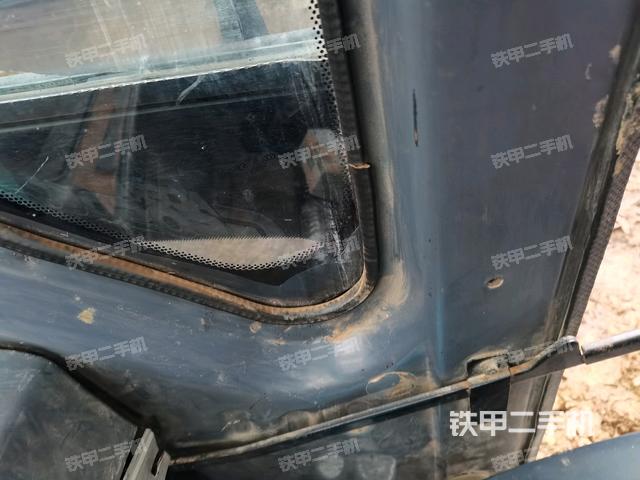 左后方玻璃角標(biāo)(駕駛室部分) 左后方玻璃角標(biāo)(駕駛室部分)