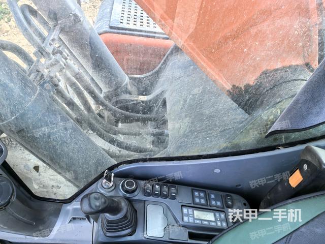 座椅右側(cè)控制臺/鑰匙門/油門/含右手柄（駕駛室部分）