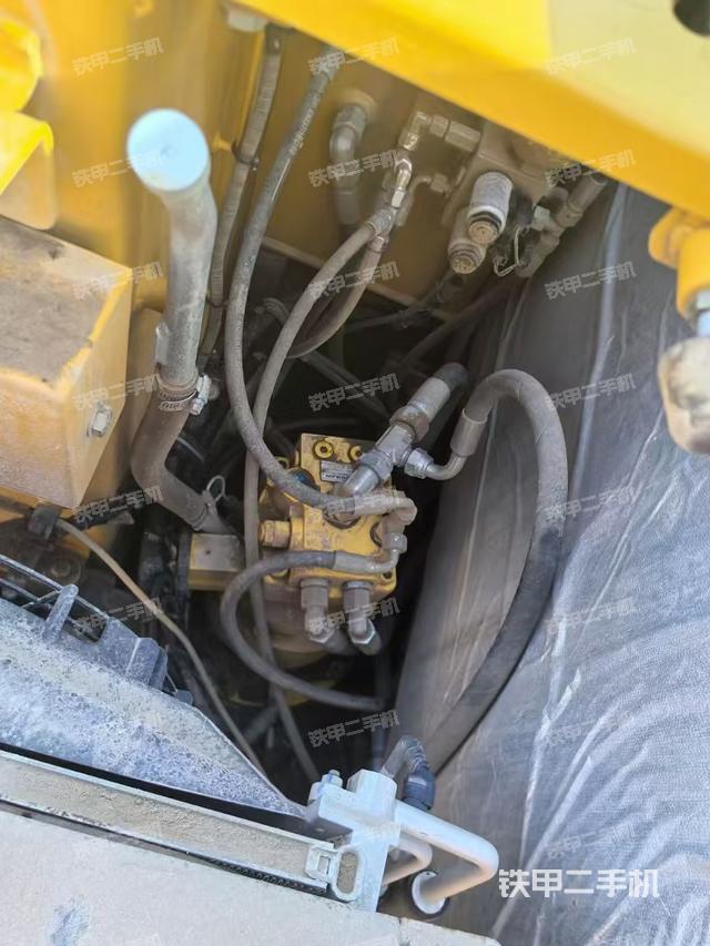 回转马达和主控阀（整机外观）