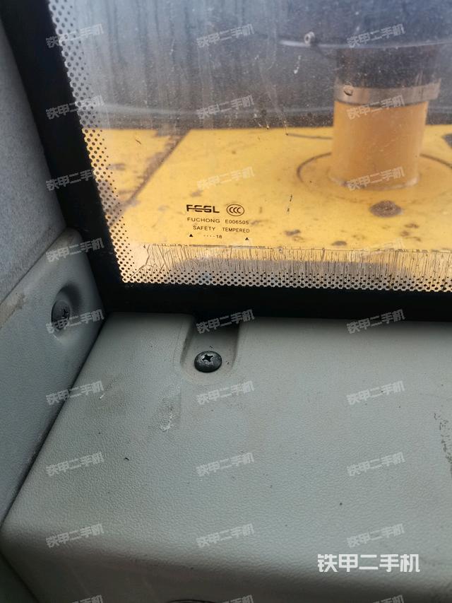 后窗玻璃角標（駕駛室部分）