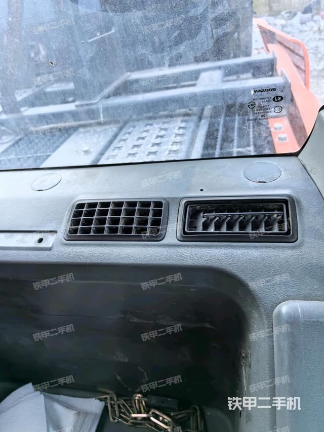 后窗玻璃角標（駕駛室部分）