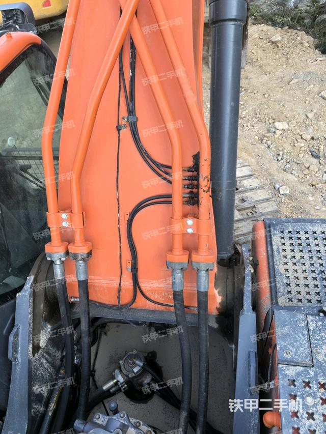 大臂背部俯視（工作和回轉(zhuǎn)裝置）