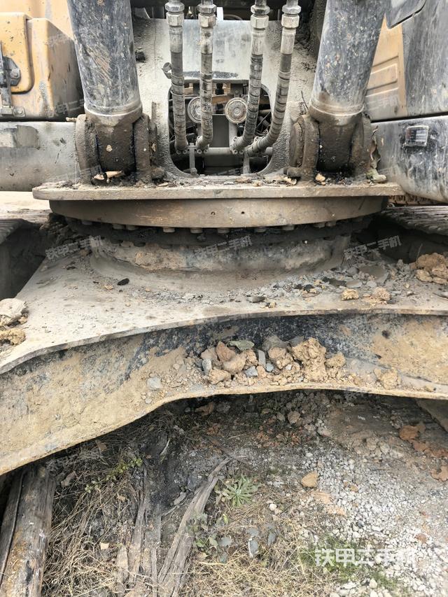 轉(zhuǎn)盤和下車架正前（工作和回轉(zhuǎn)裝置）