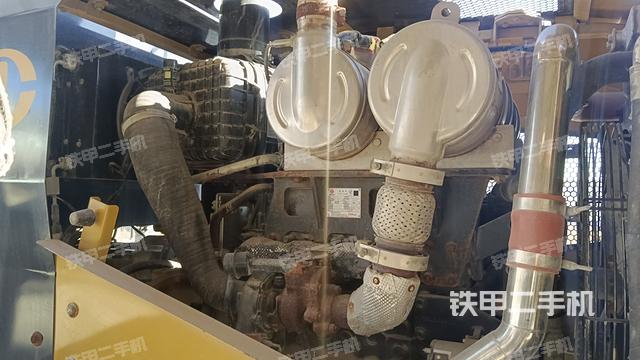 發(fā)動機(jī)右側(cè)（整機(jī)外觀及大件）