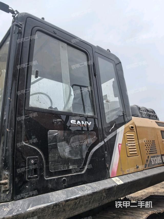 駕駛室左前45度（駕駛室部分）