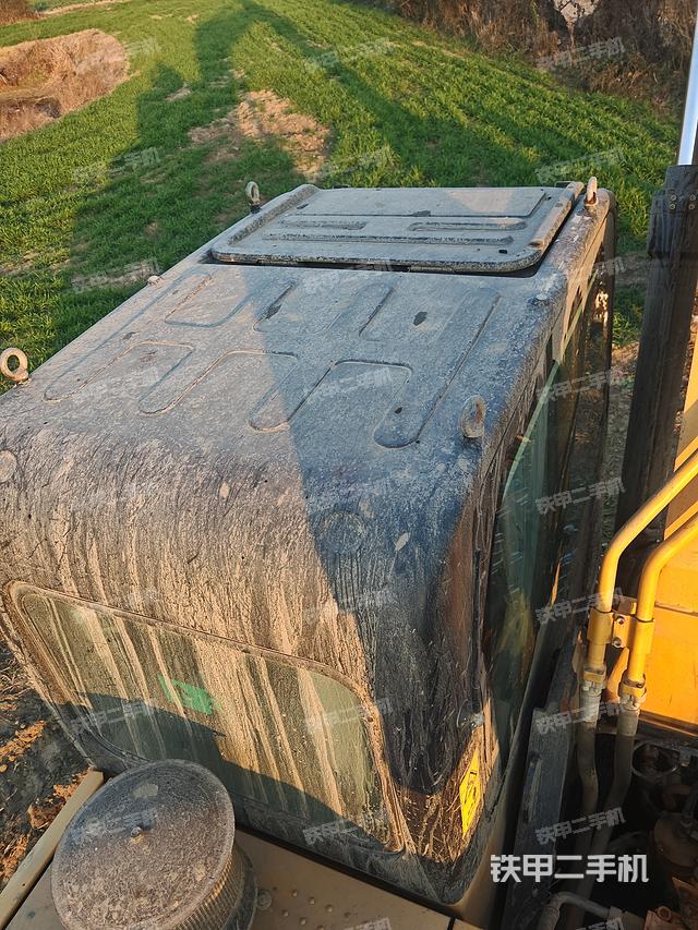 驾驶室顶部（整机外观）