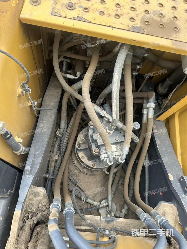 回轉(zhuǎn)馬達(dá)和主控閥（整機外觀）