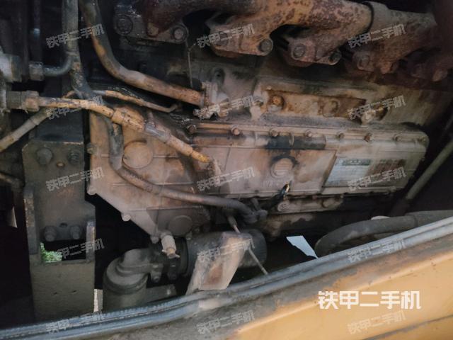 發(fā)動(dòng)機(jī)右側(cè)（整機(jī)外觀及大件）