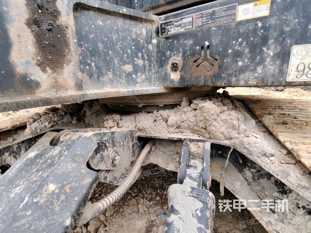 轉(zhuǎn)盤和下車架正前（工作和回轉(zhuǎn)裝置）