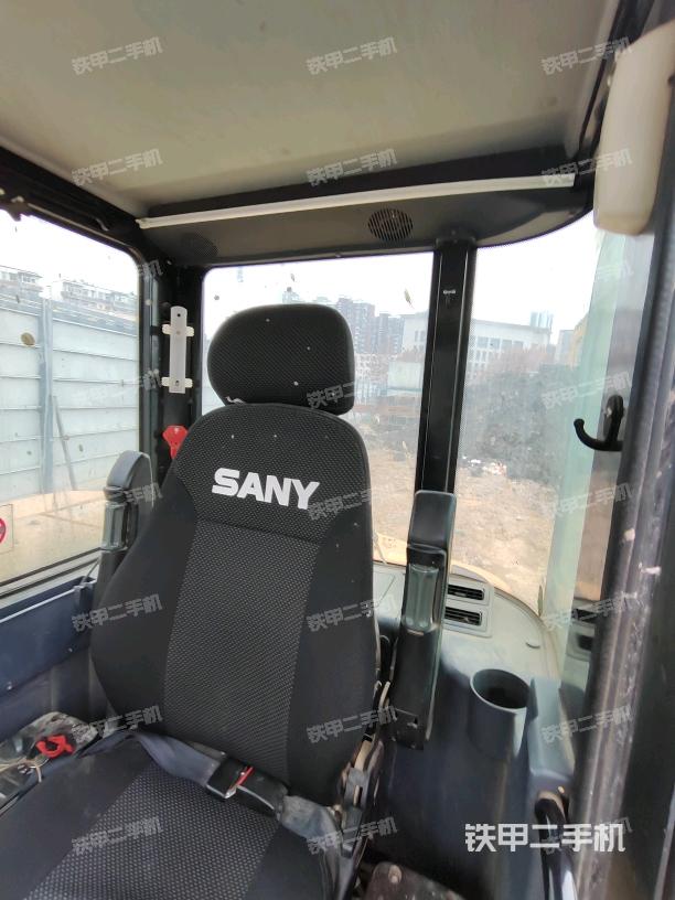 后窗玻璃角標（駕駛室部分）