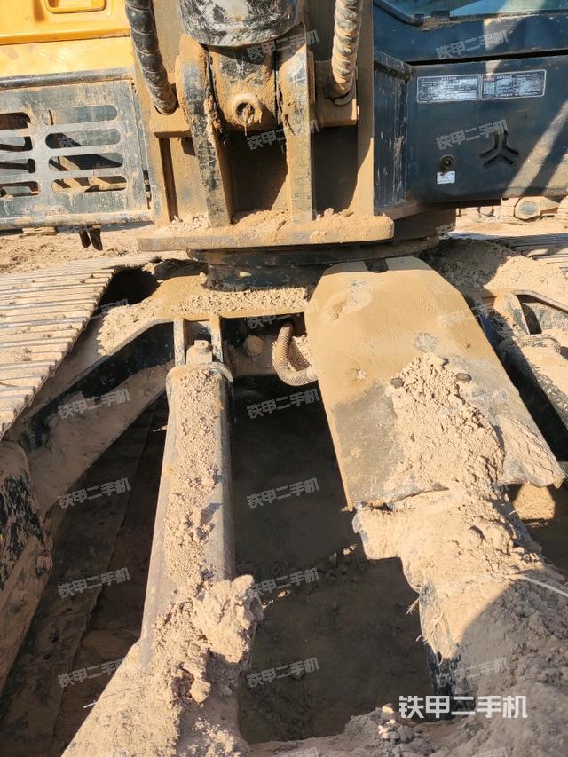 轉(zhuǎn)盤和下車架正前（工作和回轉(zhuǎn)裝置）