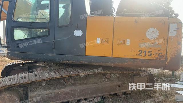 駕駛室整體(整機外觀) 駕駛室整體(整機外觀)