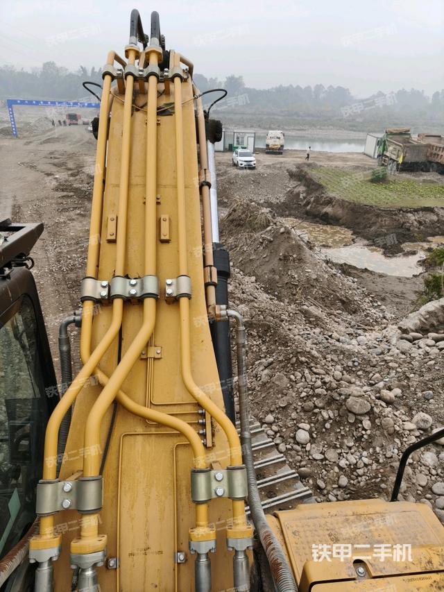 大臂背部俯視（工作和回轉(zhuǎn)裝置）