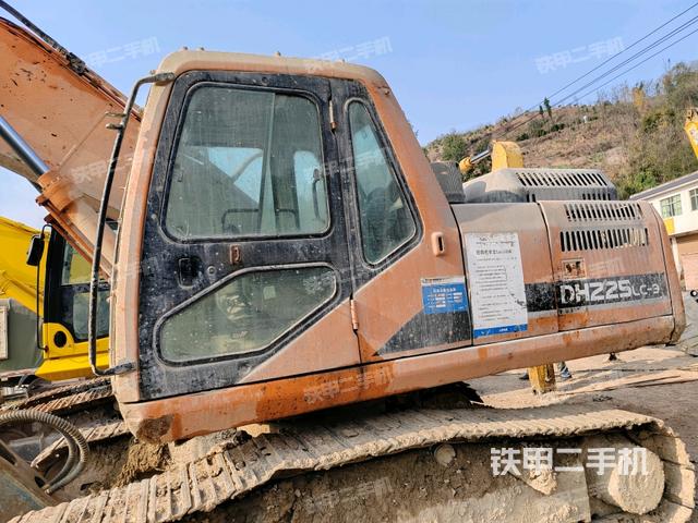 后窗玻璃角標（駕駛室部分）