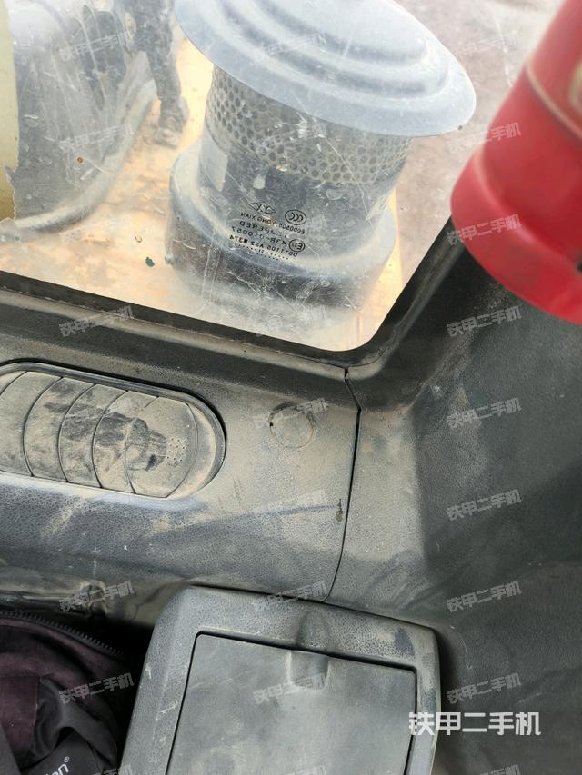 左后方玻璃角標（駕駛室部分）