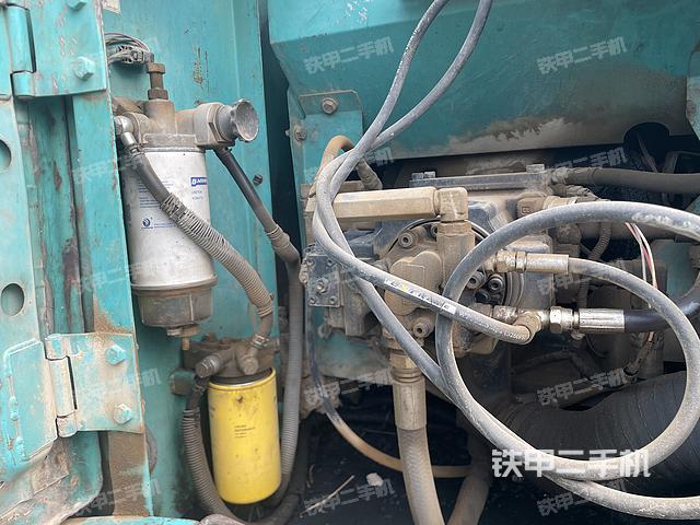 液压泵舱室正面整体（整机外观）