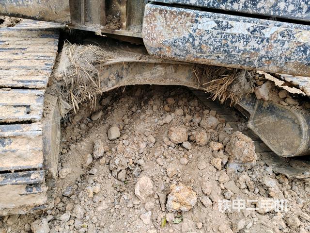 轉(zhuǎn)盤和下車架正前（工作和回轉(zhuǎn)裝置）